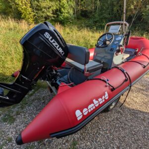 BRUGT: Bombard Explorer 420 – Rød | Med Suzuki 50 HK & trailer